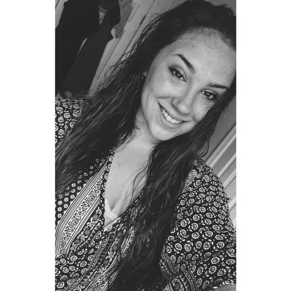 Meet your Posher, Allison - Picture 1 of 1